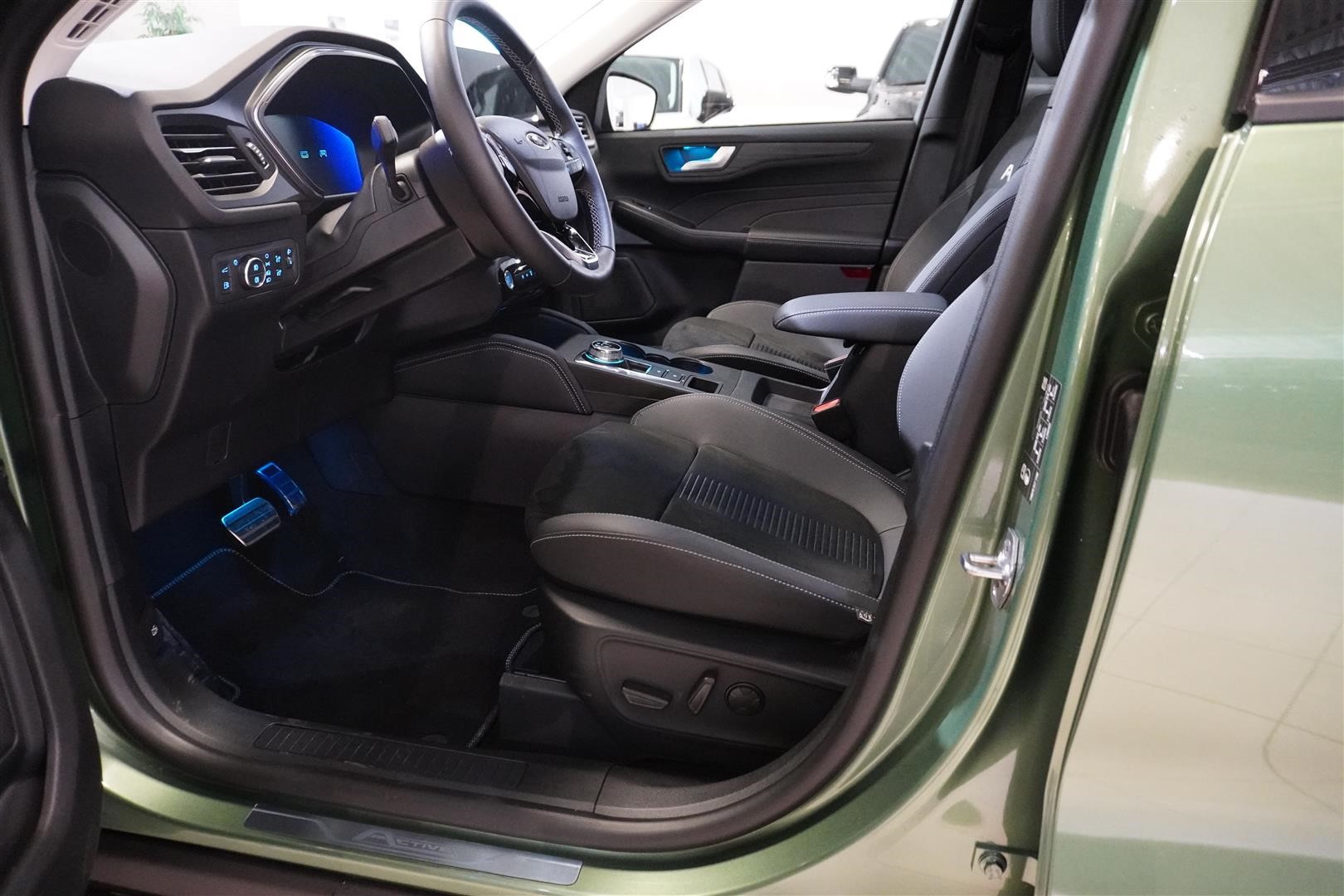 Active X 2.5 Plug-In Hybrid FWD 243hk Business Edition_1