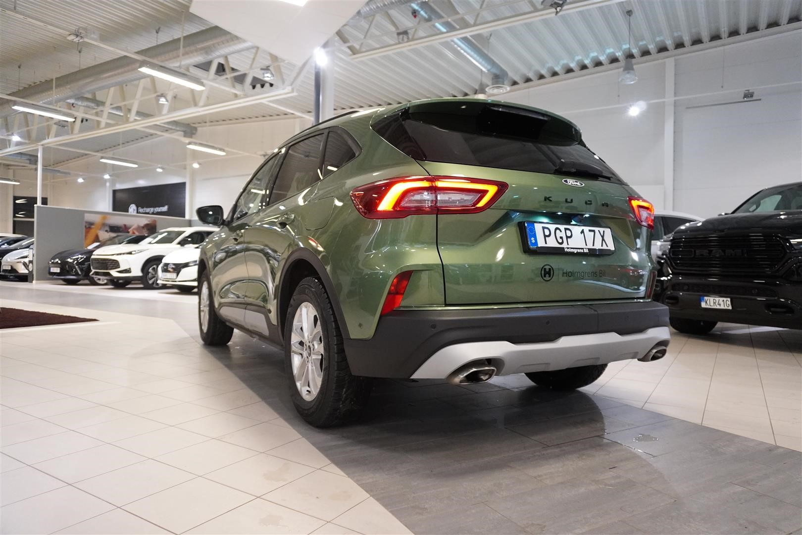 Active X 2.5 Plug-In Hybrid FWD 243hk Business Edition_3