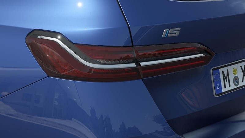 Touring M Sport Business Launch Ed Innovation Drag_7