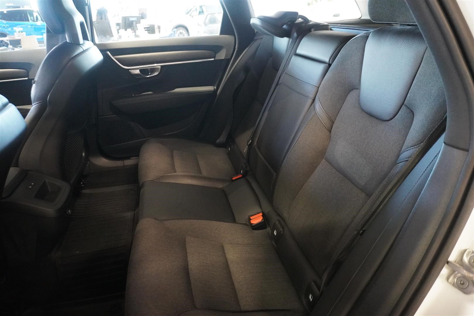 D4 AWD Geartronic Momentum Plus_16