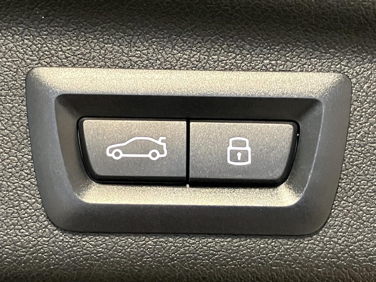 Tourer M Sport Keyless Adaptiv-Led Dragkrok Rattvärme Tonade Rutor_6