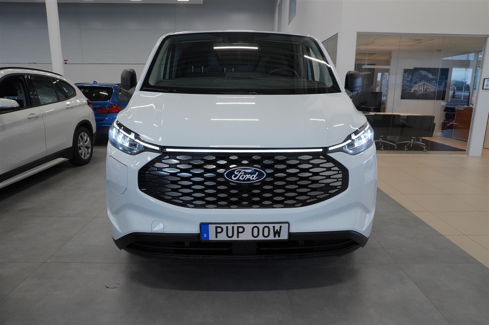 E-Custom Skåp Trend 320s Swb Elmotor 100kW 136hk 1-Vxl Rwd El_1
