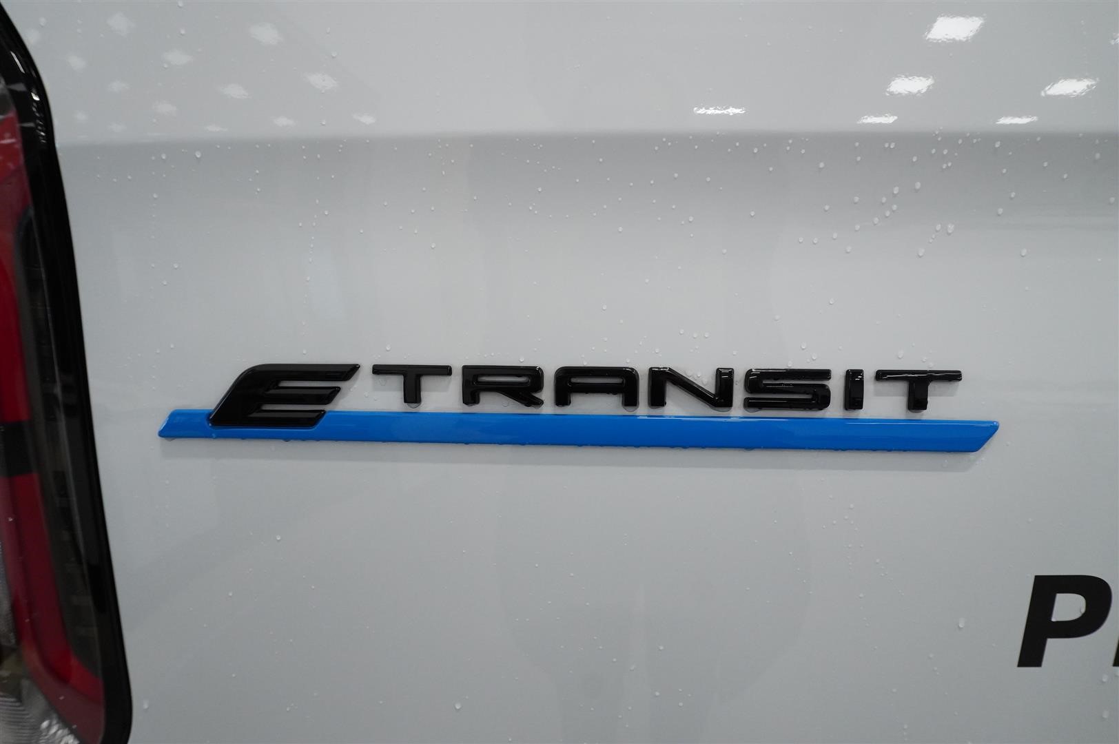 E-Custom Skåp Trend 320s Swb Elmotor 100kW 136hk 1-Vxl Rwd El_4