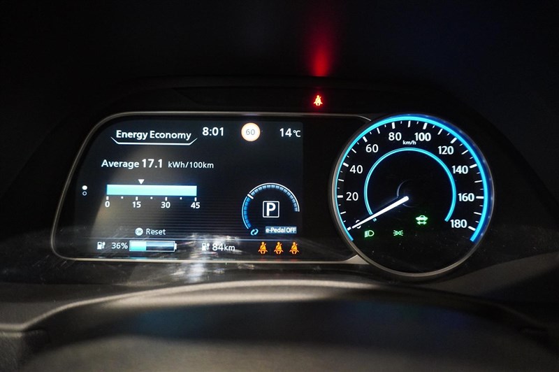 5dr Acenta 39 kWh Releasing_5