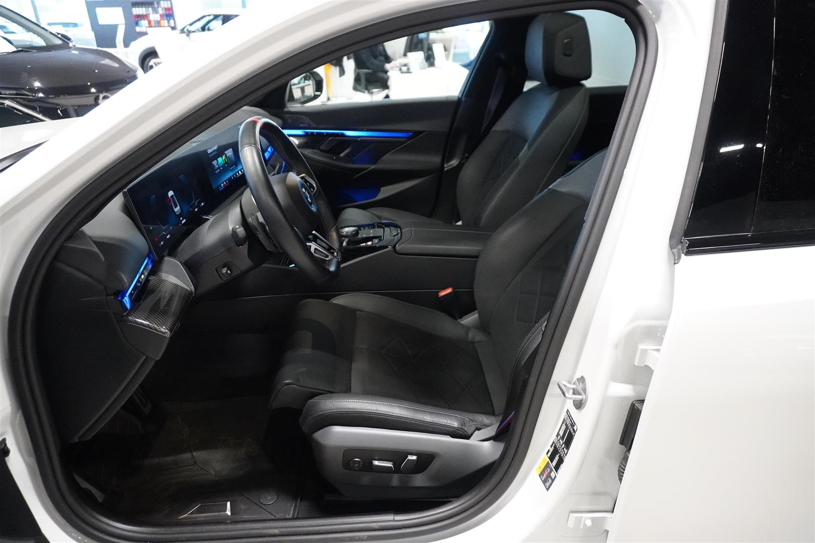 M Sport Pro Innovation DAP Keyless B&W Drag_8