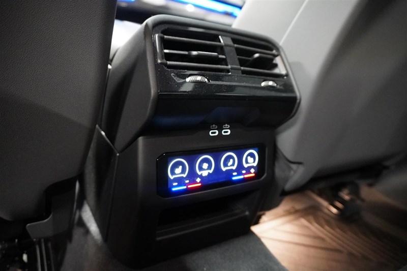 M Sport Pro Innovation DAP Keyless B&W Drag_10