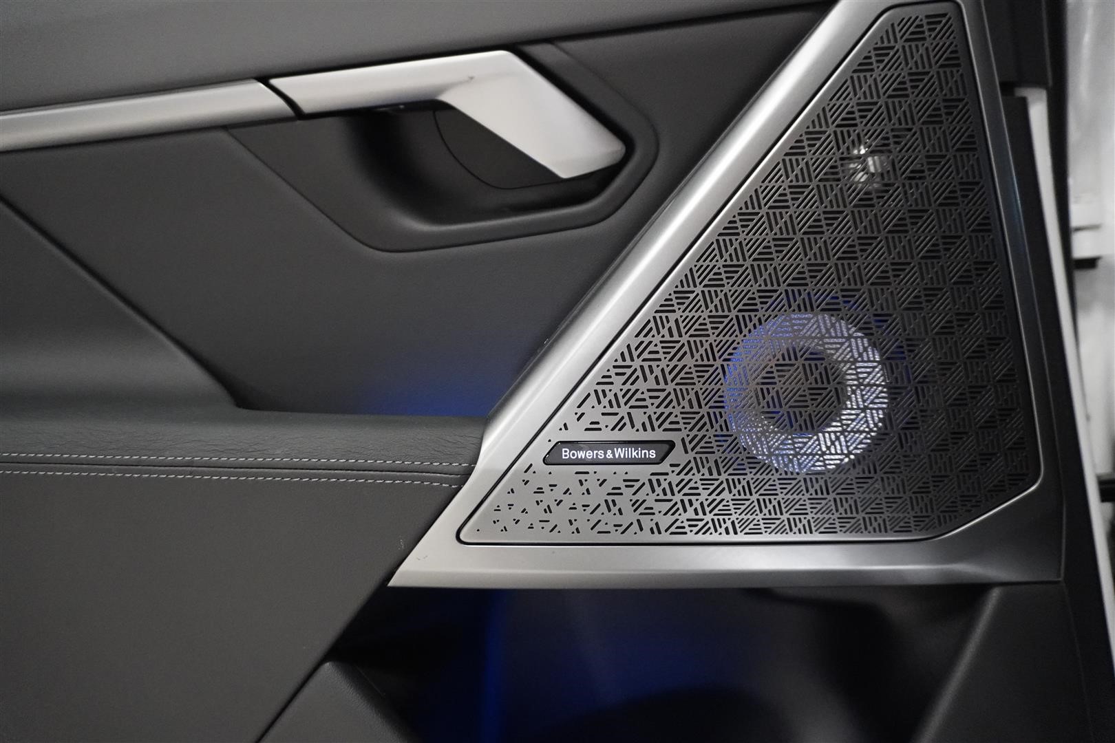 M Sport Pro Innovation DAP Keyless B&W Drag_14