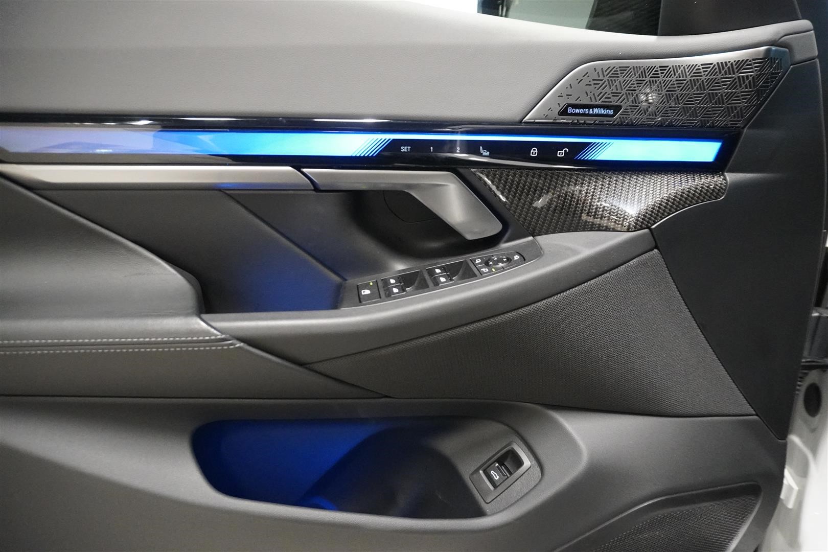 M Sport Pro Innovation DAP Keyless B&W Drag_16