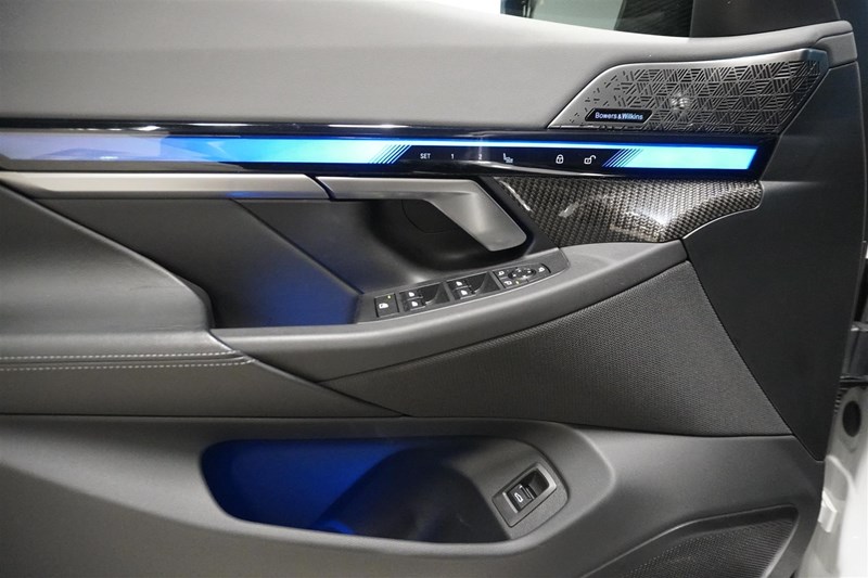 M Sport Pro Innovation DAP Keyless B&W Drag_16