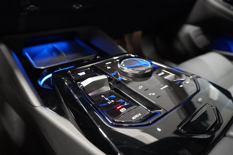 M Sport Pro Innovation DAP Keyless B&W Drag_17