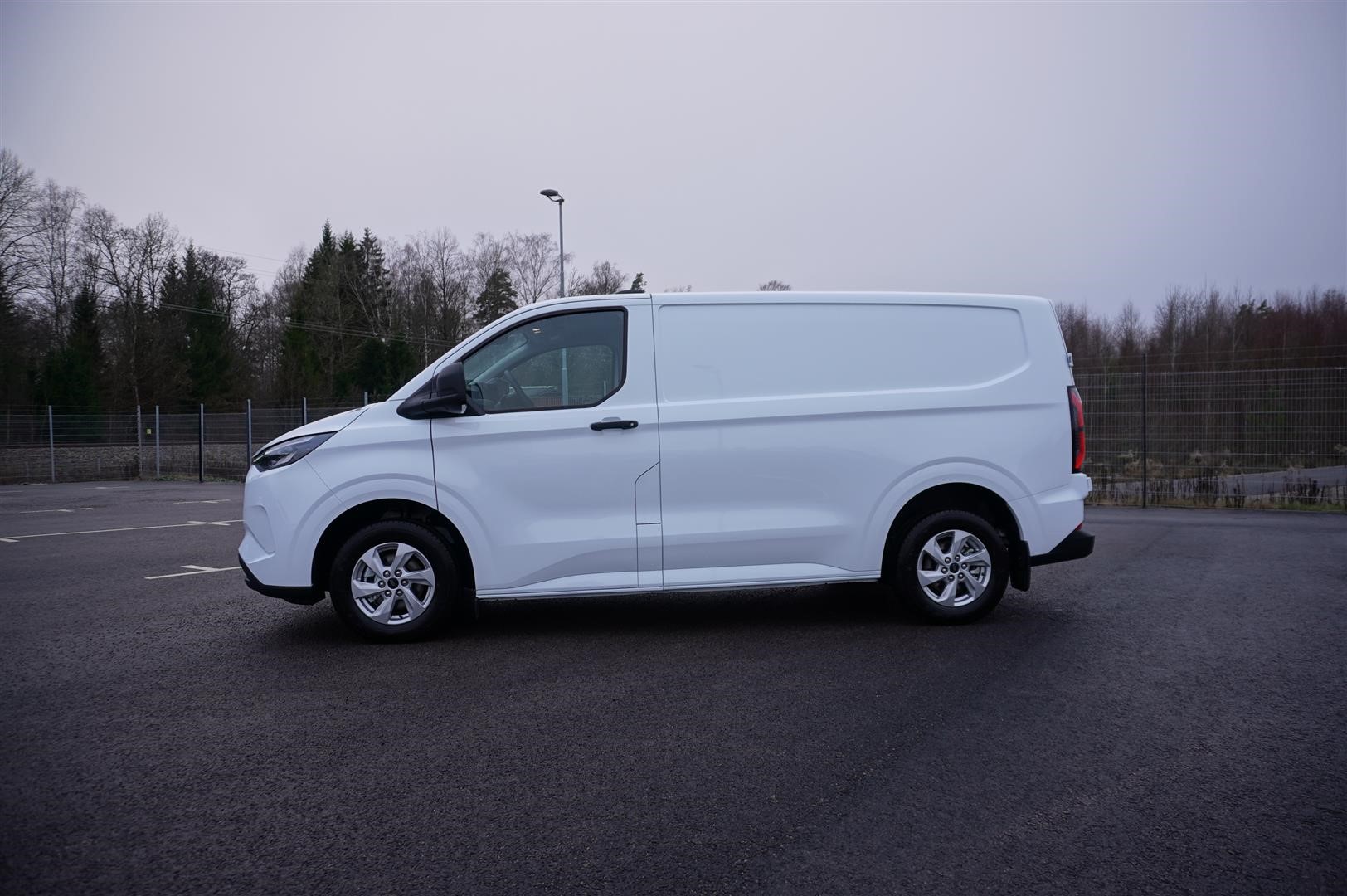 E-Custom Skåp Trend 320s Swb Elmotor 100kW 136hk 1-Vxl Rwd El_2