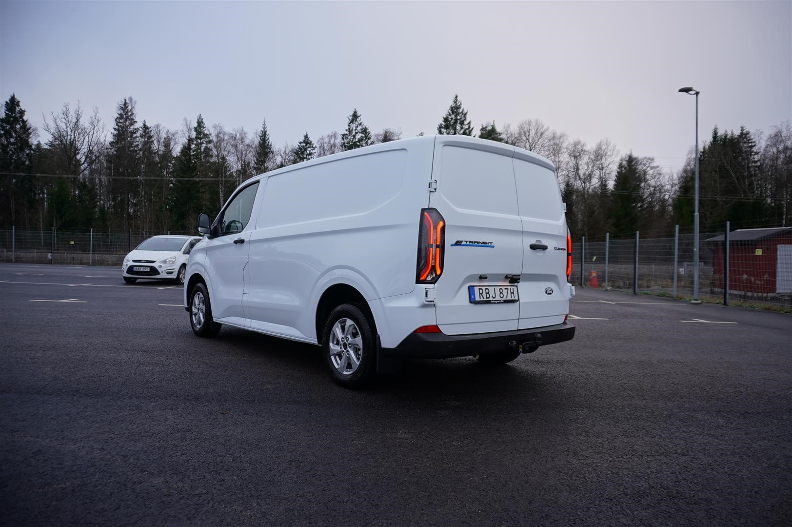 E-Custom Skåp Trend 320s Swb Elmotor 100kW 136hk 1-Vxl Rwd El_3