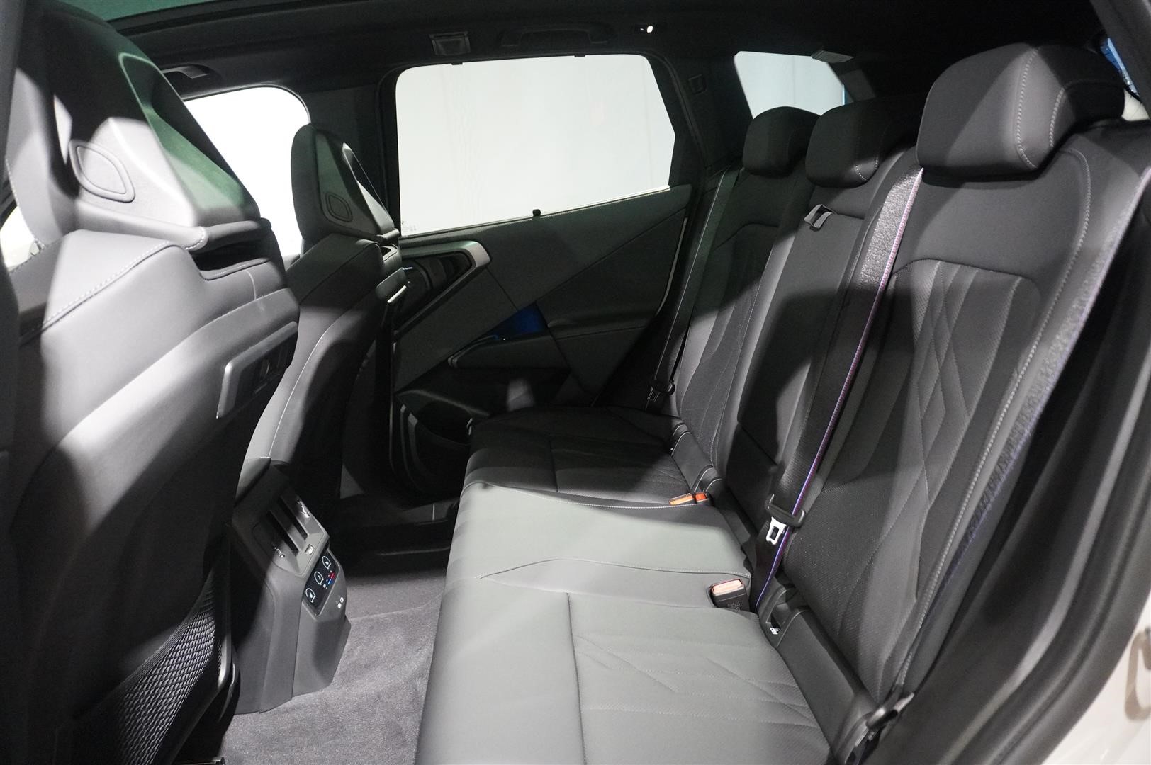 30e xDrive M Sport Pro Business Launch Ed Drag H K DA Pro_2