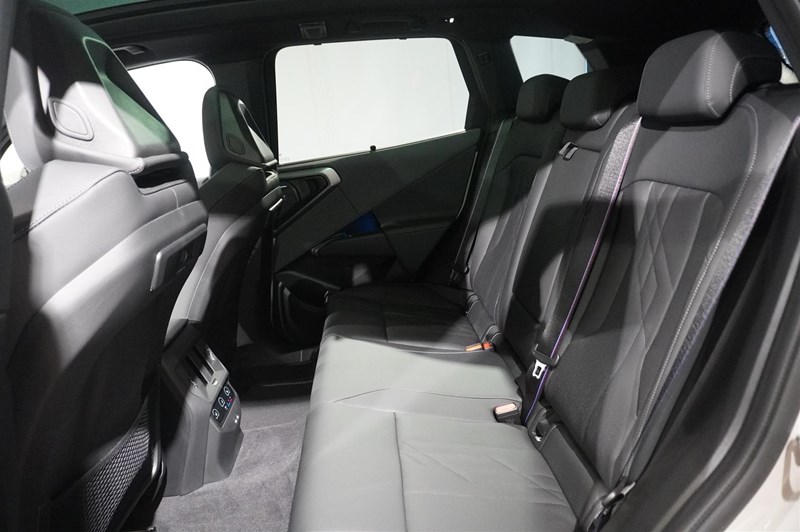 30e xDrive M Sport Pro Business Launch Ed Drag H K DA Pro_2
