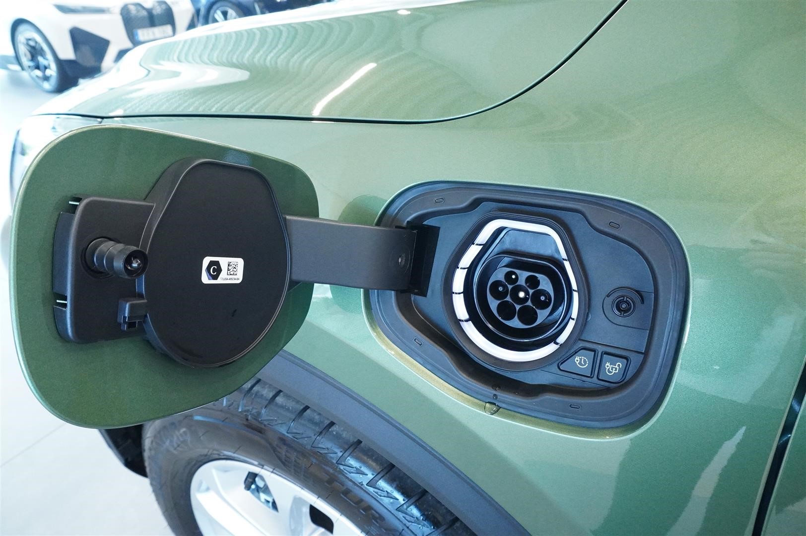 Titanium 2.5 Plug-In Hybrid FWD 243hk CVT_4