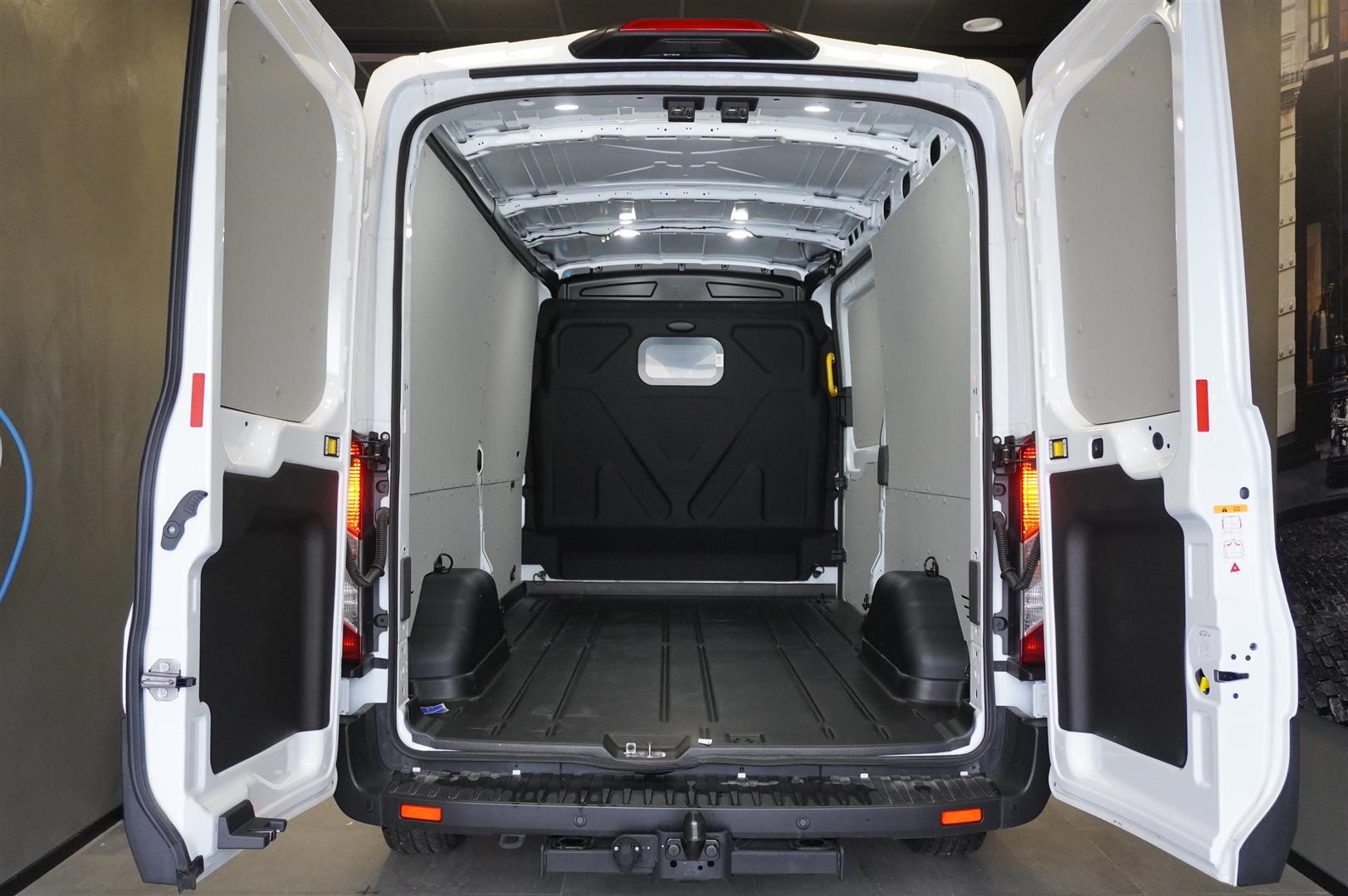 Skåp Trend 350 L3 2.0l Ecoblue 130 hk 6AT FWD Omgående Leverans_24