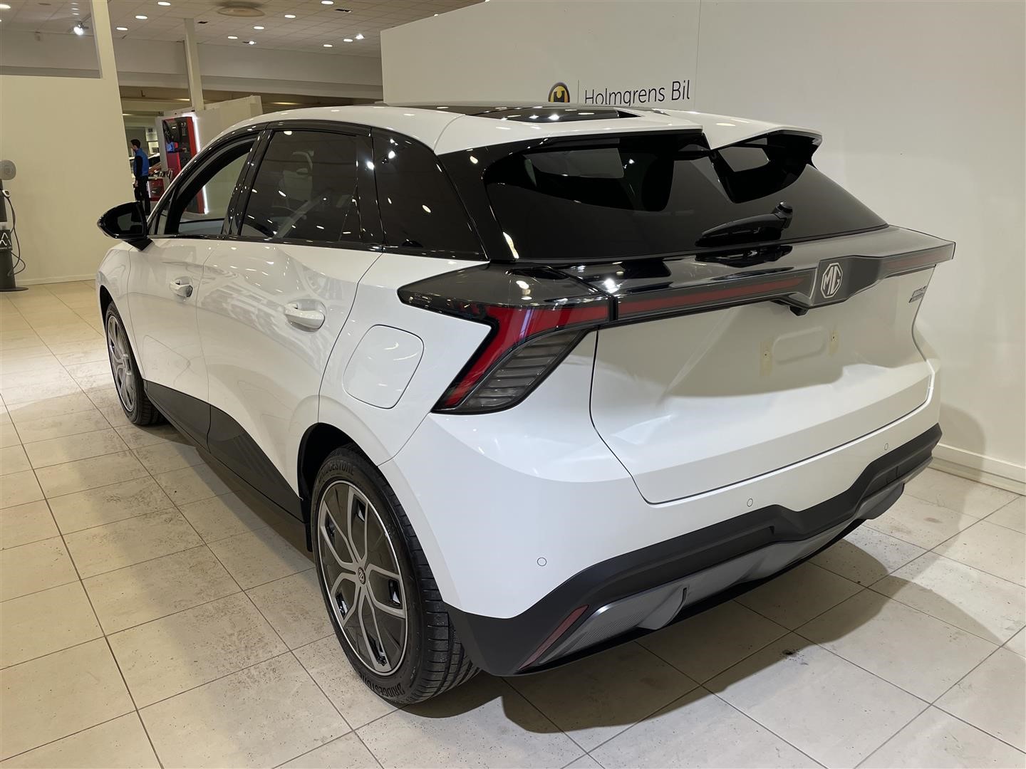 Trophy Extended Range 77kWh_5