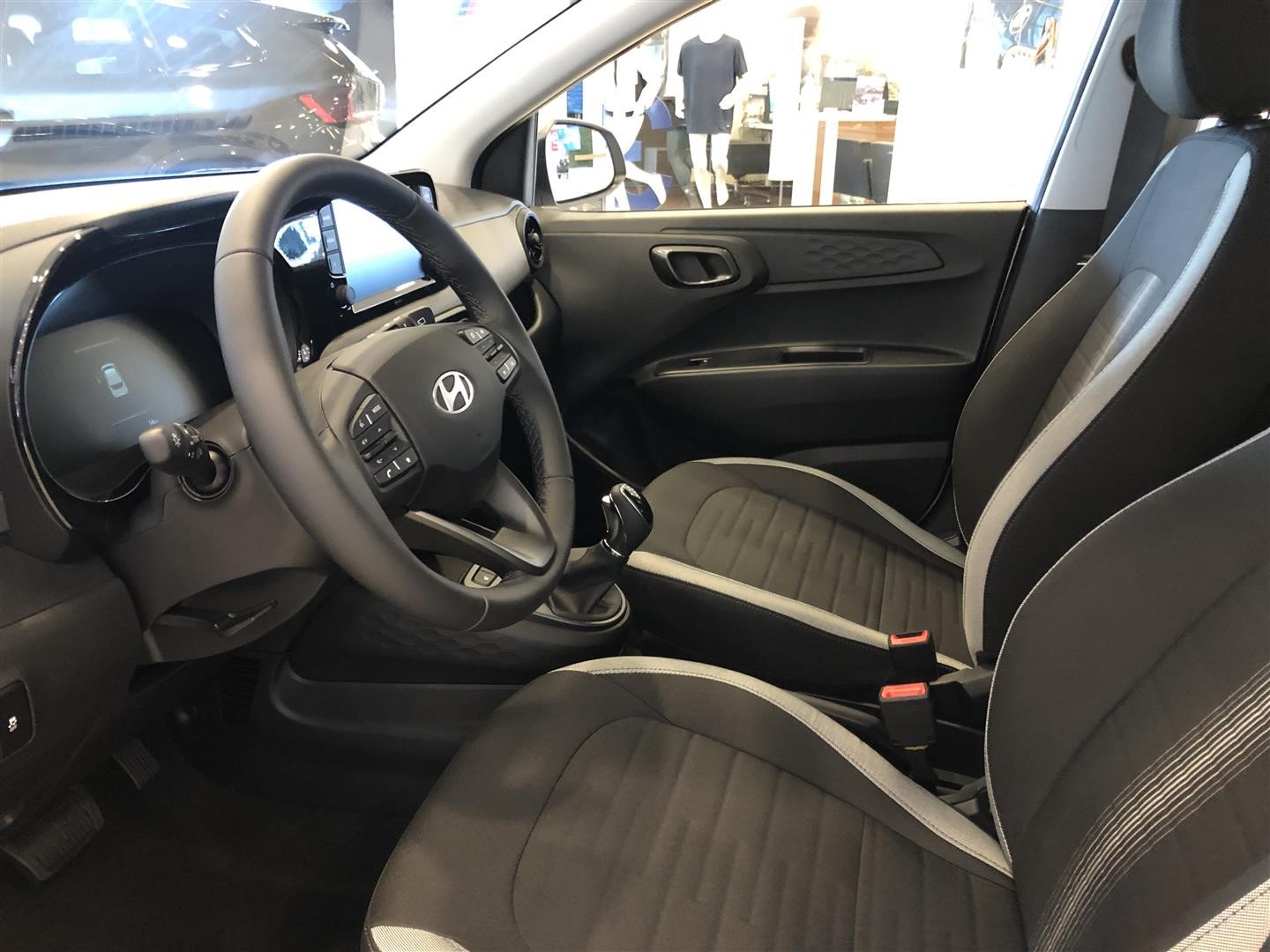Hyundai i10 1.0 MPi 67hk AMT Essential_2