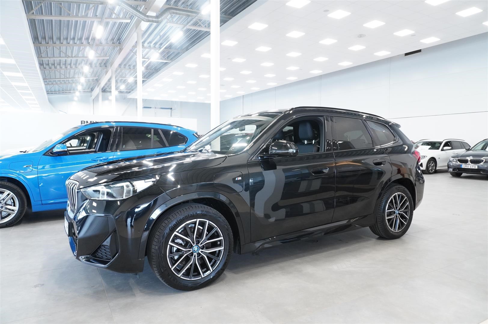 25e xDrive M-Sport Innovation 360 HUD Drag_2