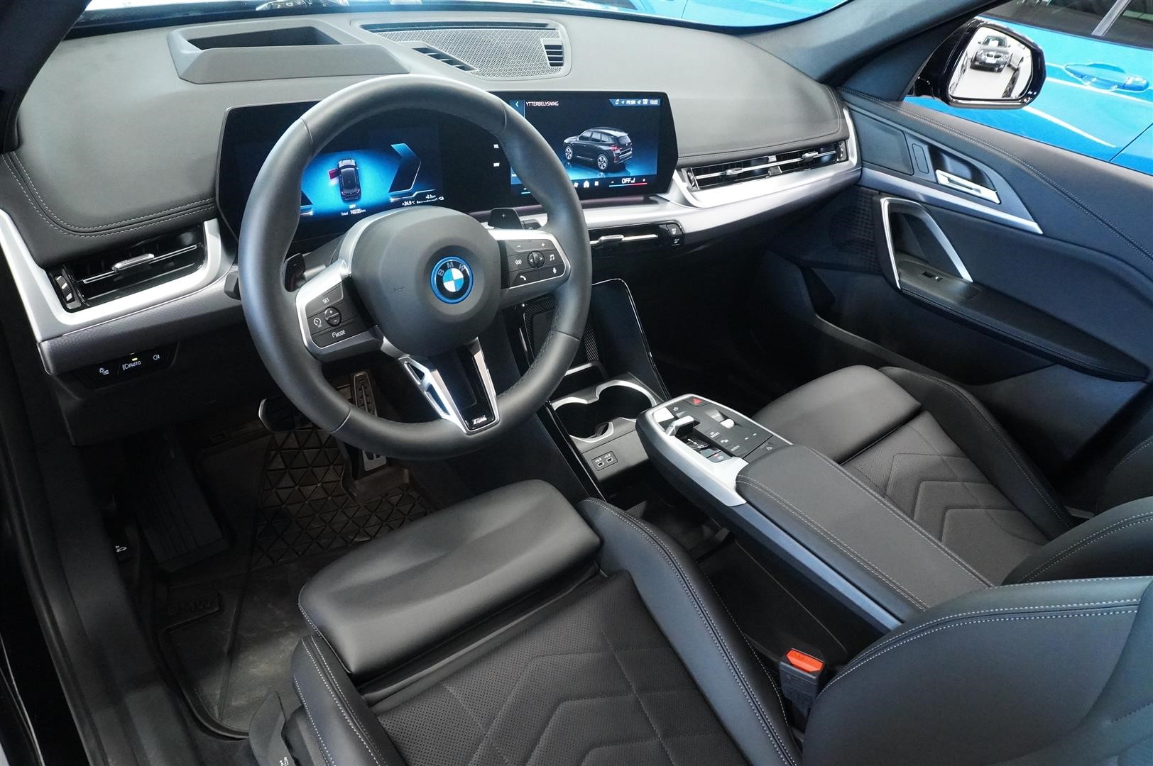 25e xDrive M-Sport Innovation 360 HUD Drag_6