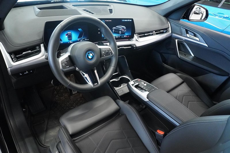 25e xDrive M-Sport Innovation 360 HUD Drag_6