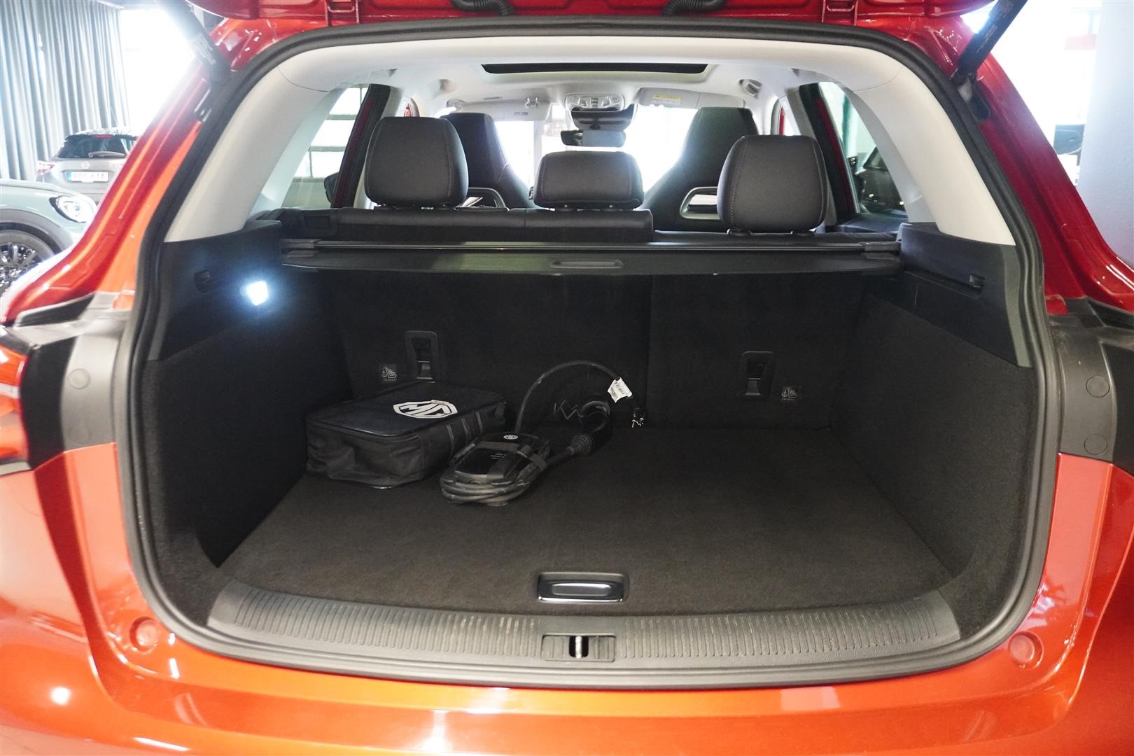 LHD Luxury 258hk 2022 Bilsgaranti Backkamera Taklucka Adaptiv Farthållare_5