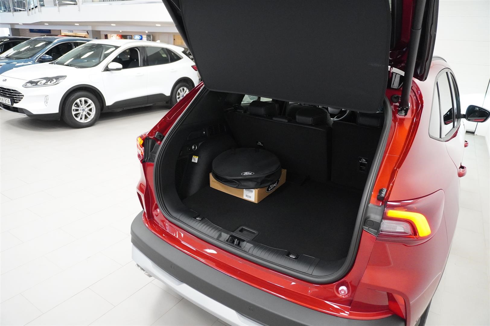 Active X 2.5 Plug-In Hybrid FWD 243hk Business Edition_8