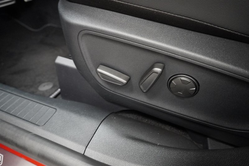 Active X 2.5 Plug-In Hybrid FWD 243hk Business Edition_11