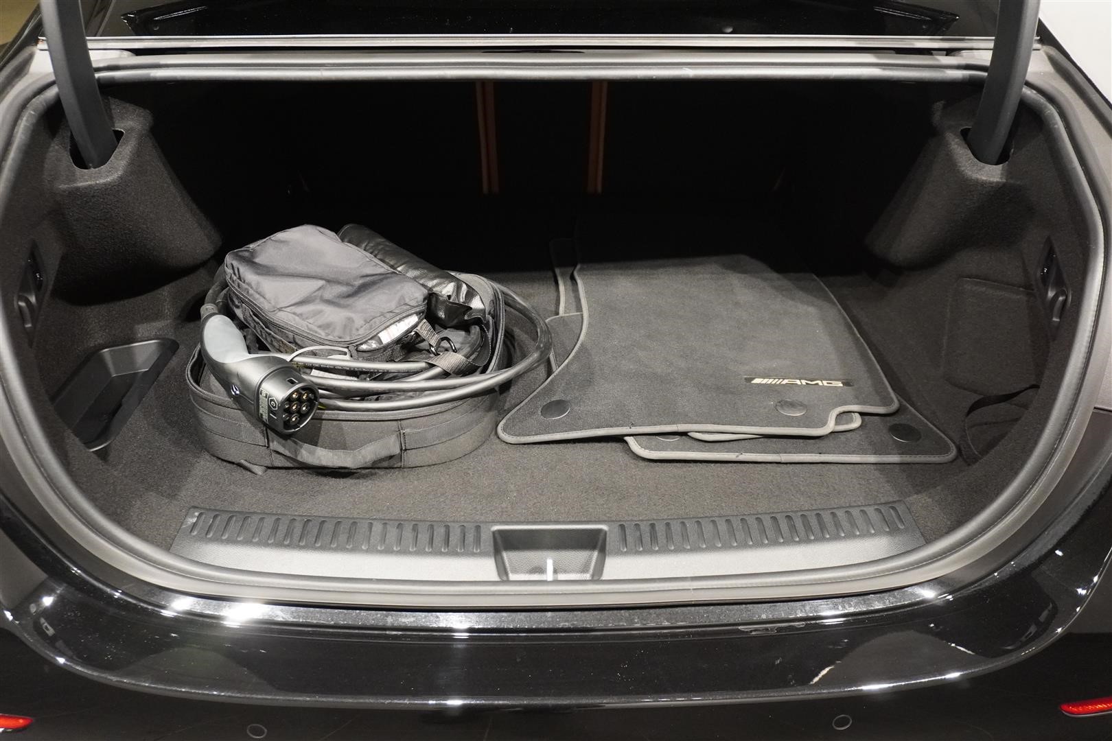 Sedan AMG Line 19 Night Packaget Superscreen_5