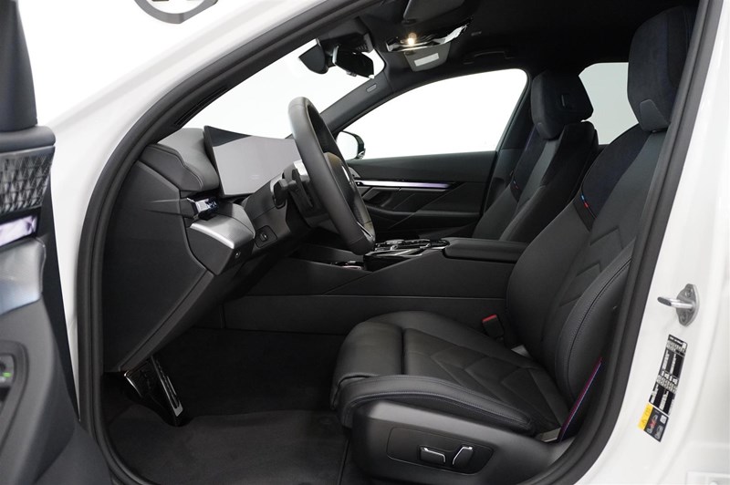 Sedan   Sedan M Sportpaket Pro Comfort Bowers & Wilkins_13
