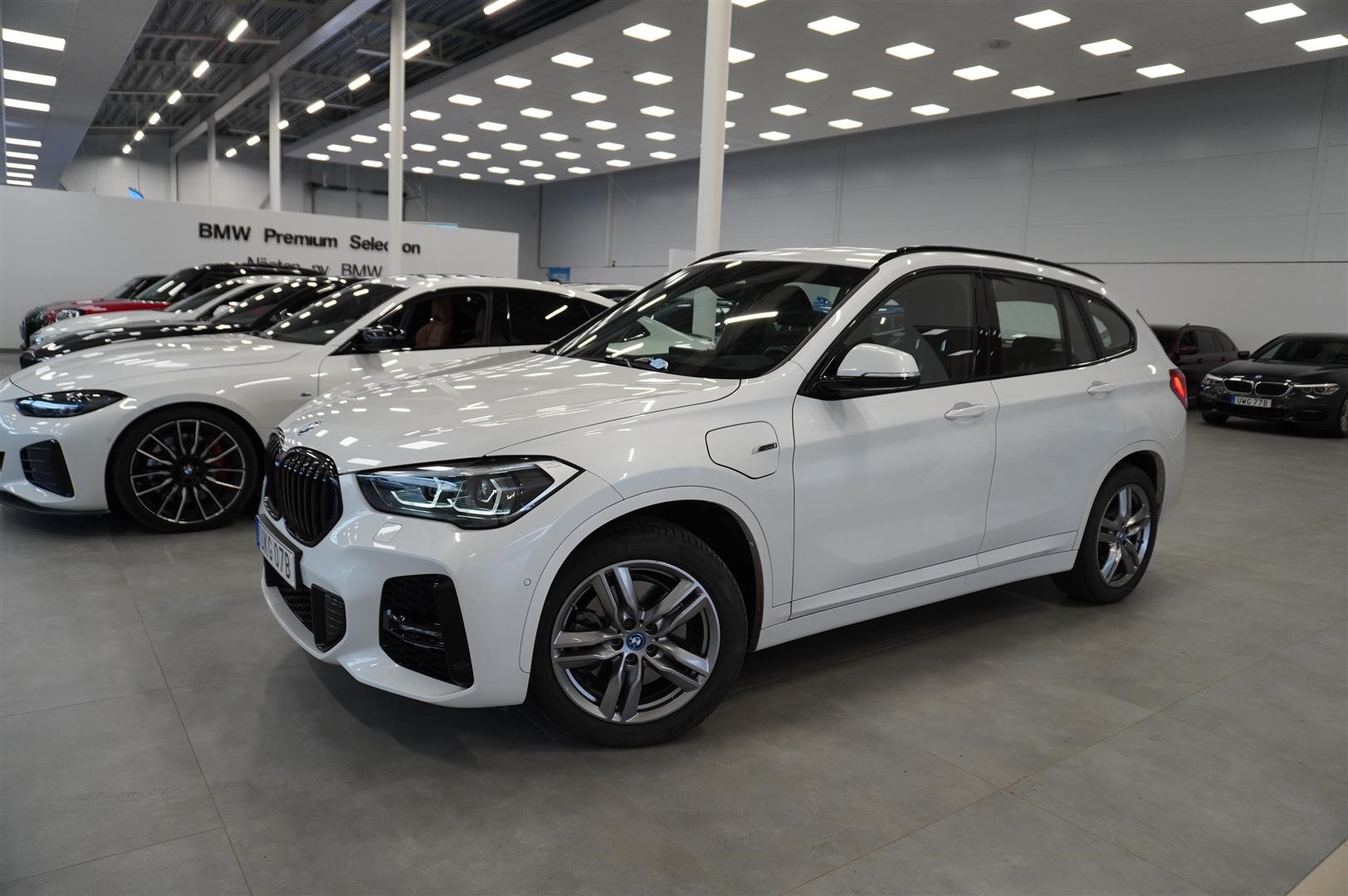 xDrive25e M-Sport Navi Head-Up Backkamera Rattvärme Leasebar