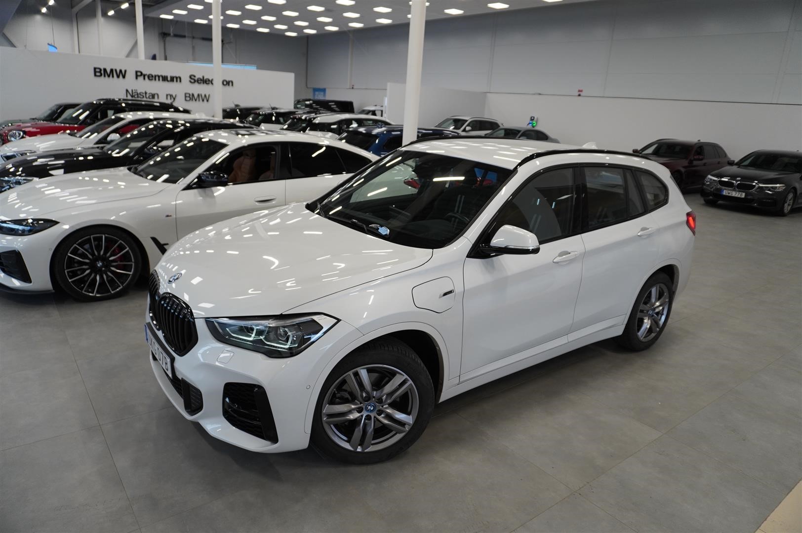 xDrive25e M-Sport Navi Head-Up Backkamera Rattvärme Leasebar_1