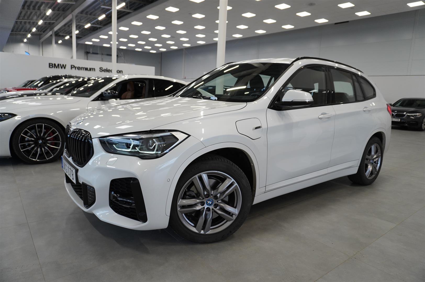 xDrive25e M-Sport Navi Head-Up Backkamera Rattvärme Leasebar_2