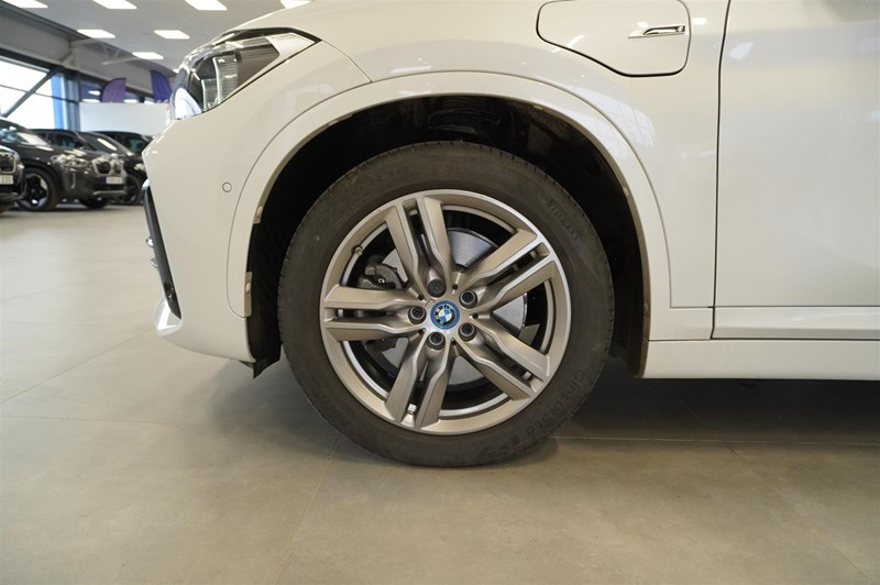 xDrive25e M-Sport Navi Head-Up Backkamera Rattvärme Leasebar_5