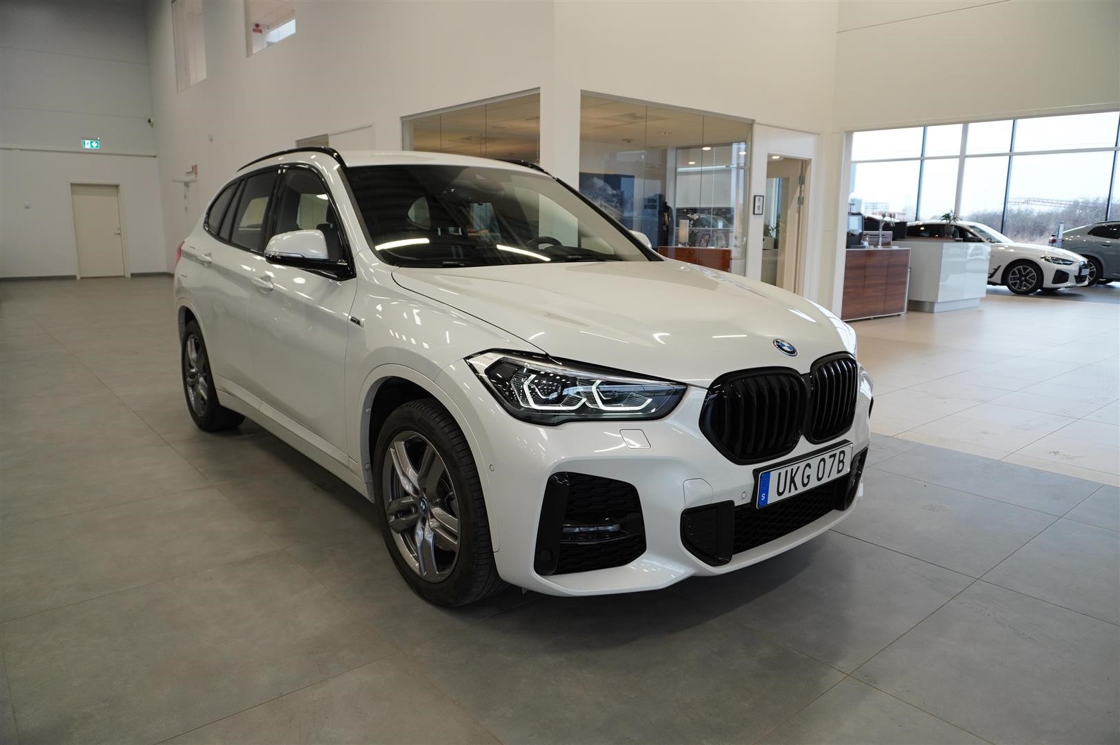 xDrive25e M-Sport Navi Head-Up Backkamera Rattvärme Leasebar_6