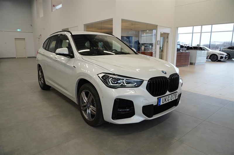 xDrive25e M-Sport Navi Head-Up Backkamera Rattvärme Leasebar_6
