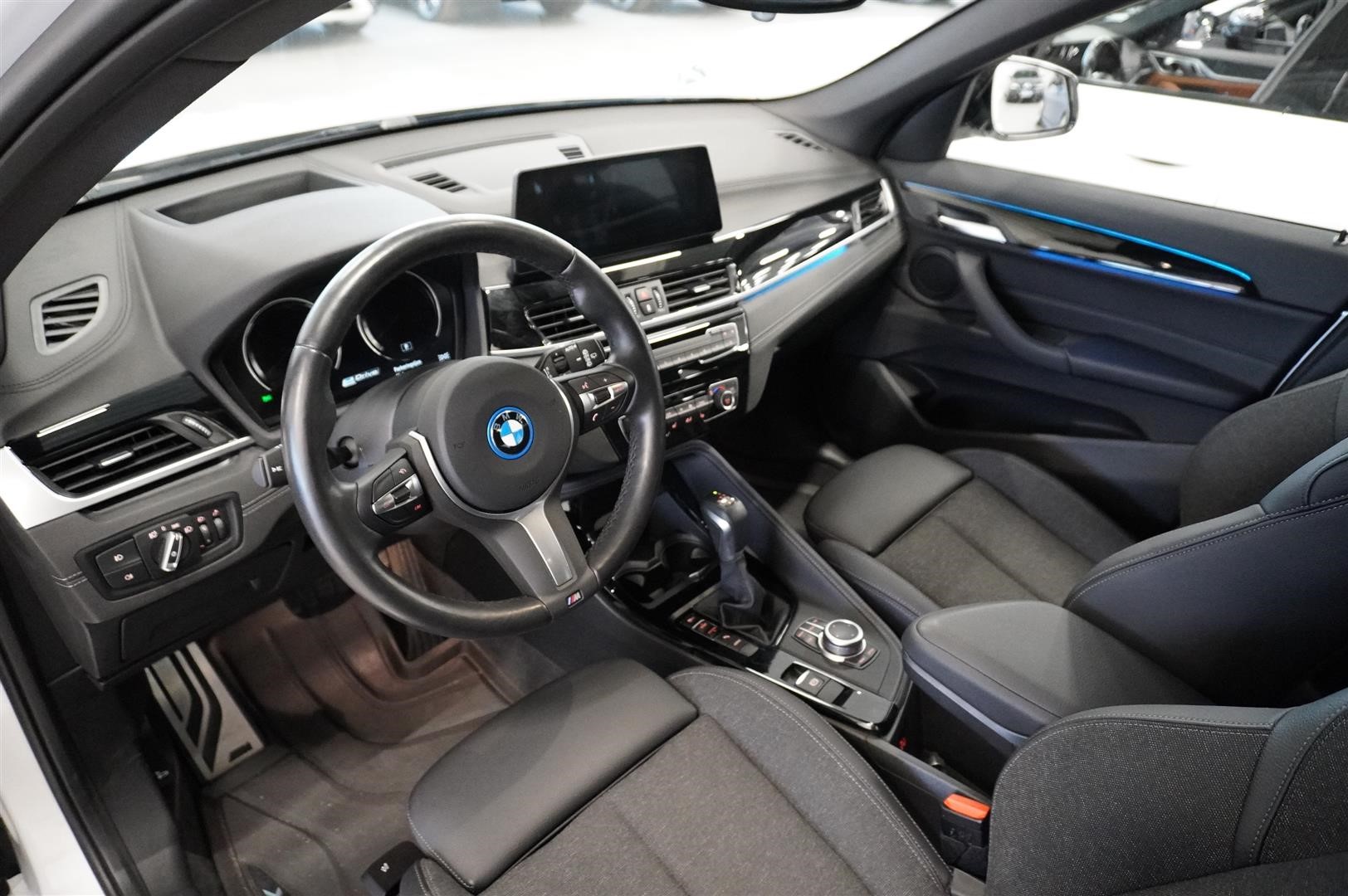 xDrive25e M-Sport Navi Head-Up Backkamera Rattvärme Leasebar_7