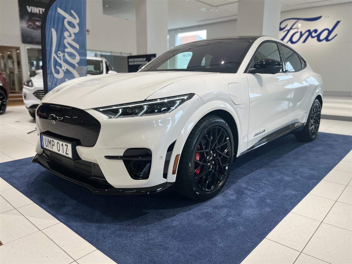 GT AWD Long Range 487hk Navi Pano 360°