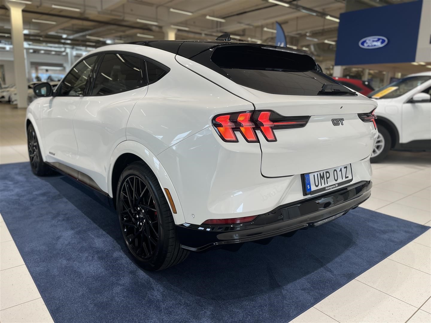GT AWD Long Range 487hk Navi Pano 360°_3