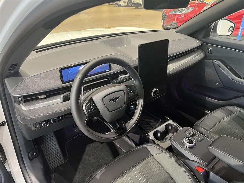 GT AWD Long Range 487hk Navi Pano 360°_9