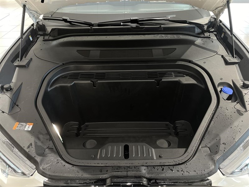 GT AWD Long Range 487hk Navi Pano 360°_19