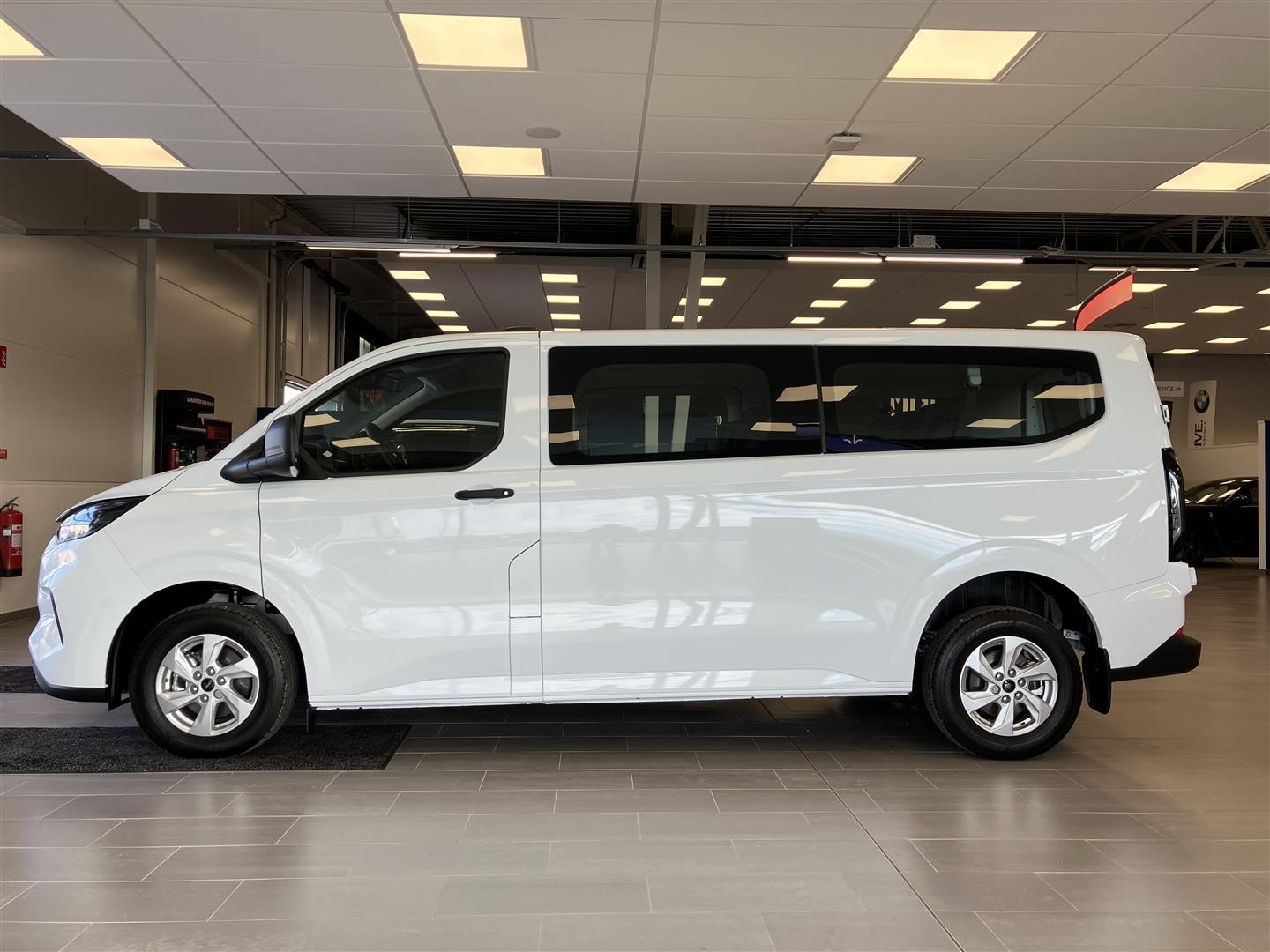 Kombi Minibuss Trend 320l LWB 2.0l 170hk 8AT FWD Diesel_2