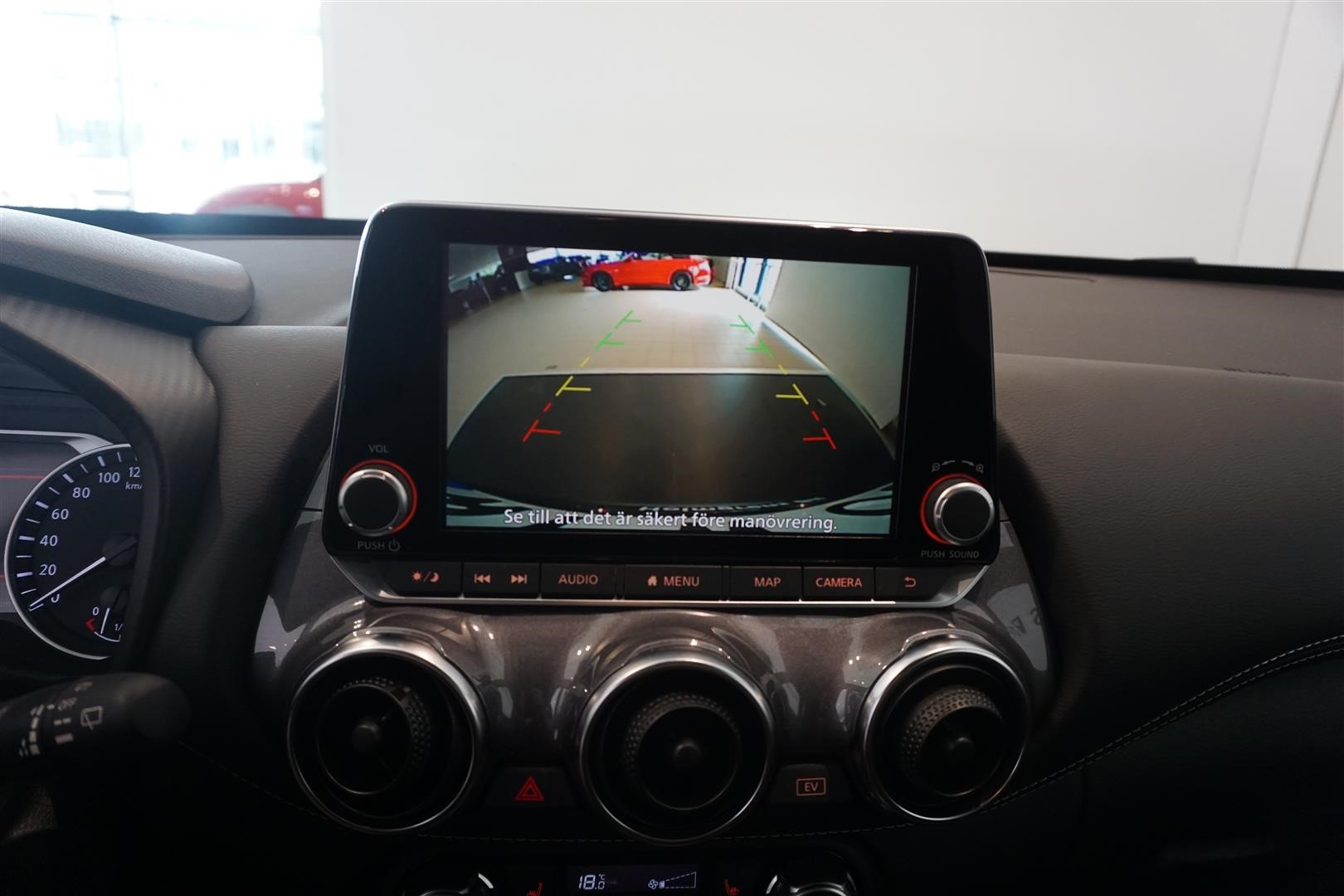 Nissan Juke Hybrid DIG-T 143 hk AMT N-Connecta Navi 2-Tone My23 Hsw_9