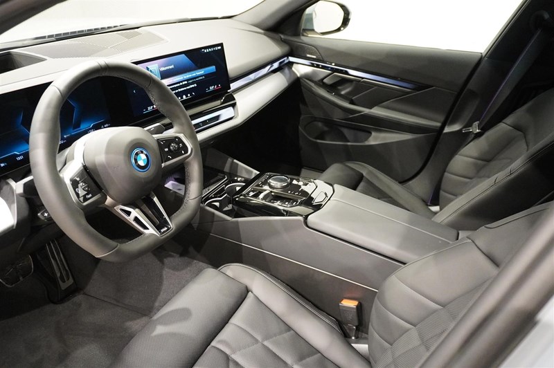 M Sport Pro Innovation Travel Comfort H K DAP Drag_5