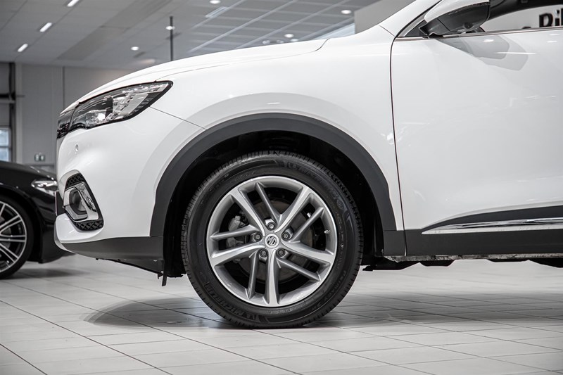 MG EHS Luxury Plug-In Pano Läder Navi_3