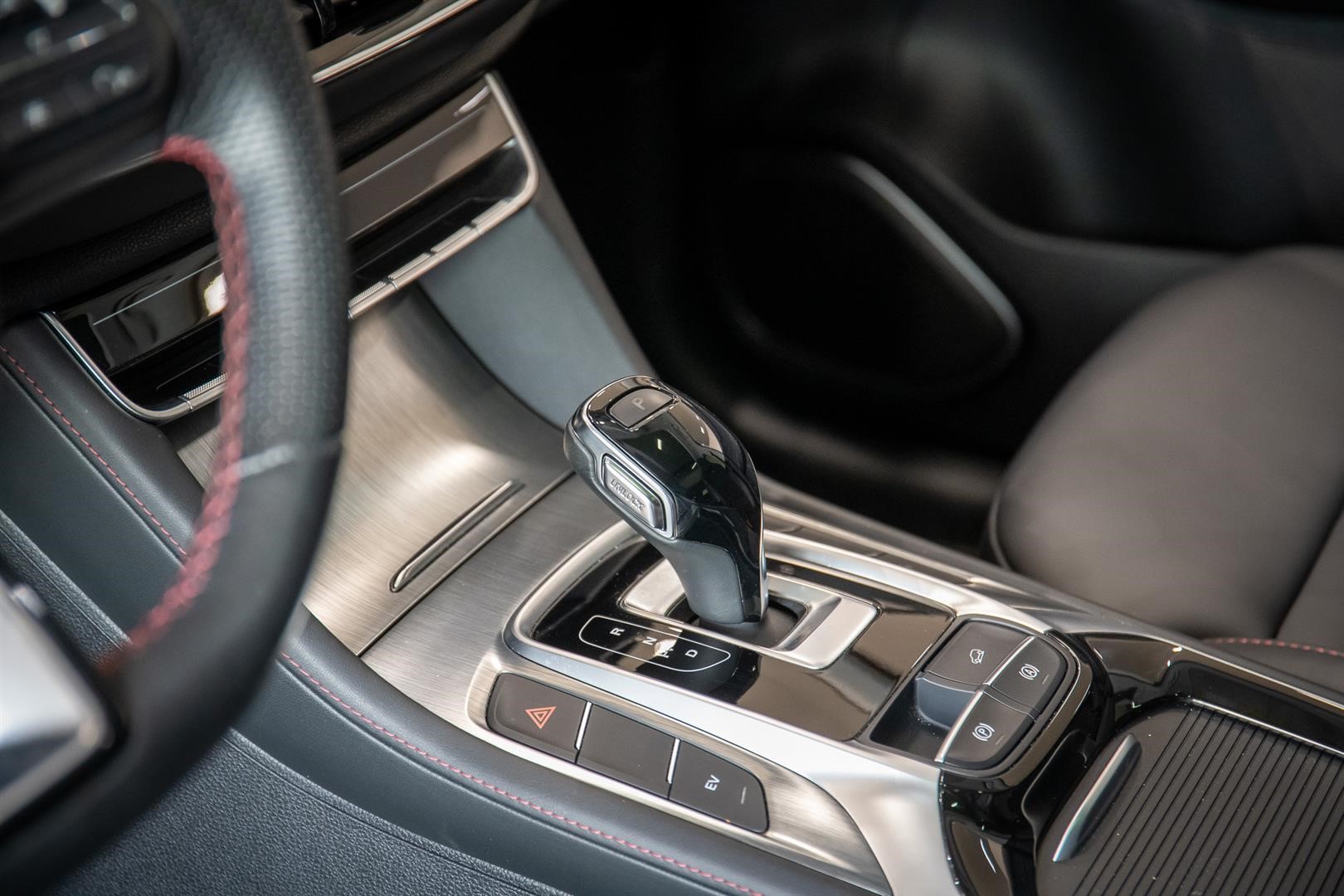 MG EHS Luxury Plug-In Pano Läder Navi_5