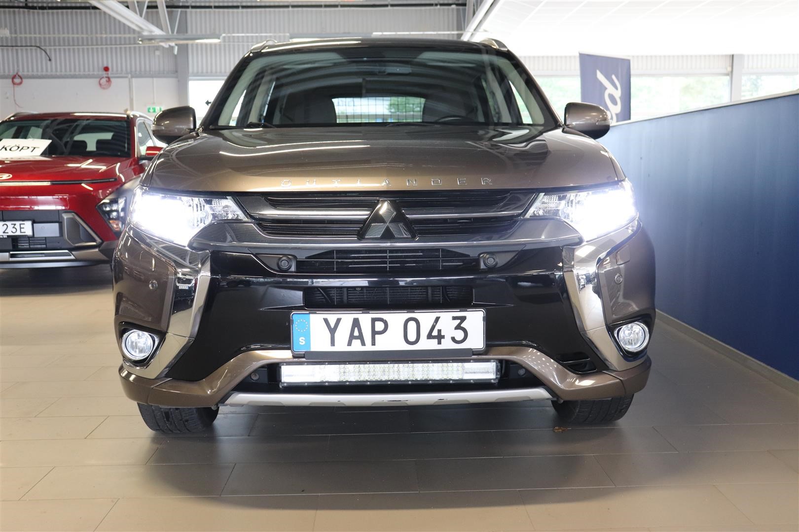 Mitsubishi Outlander 2.0 Plug-In Hybrid Business Nav Safety 4WD_1