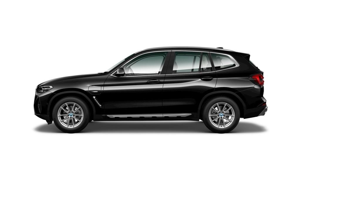 xDrive30e Cockpit Navi HiFi Kamera Rattvärme Drag_3