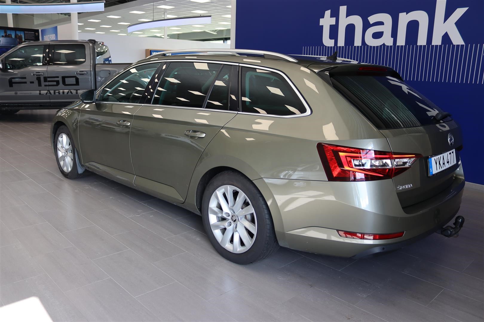 Skoda Superb Business-Line AWD Kamrem D-Värmare Elstolar Minne_3