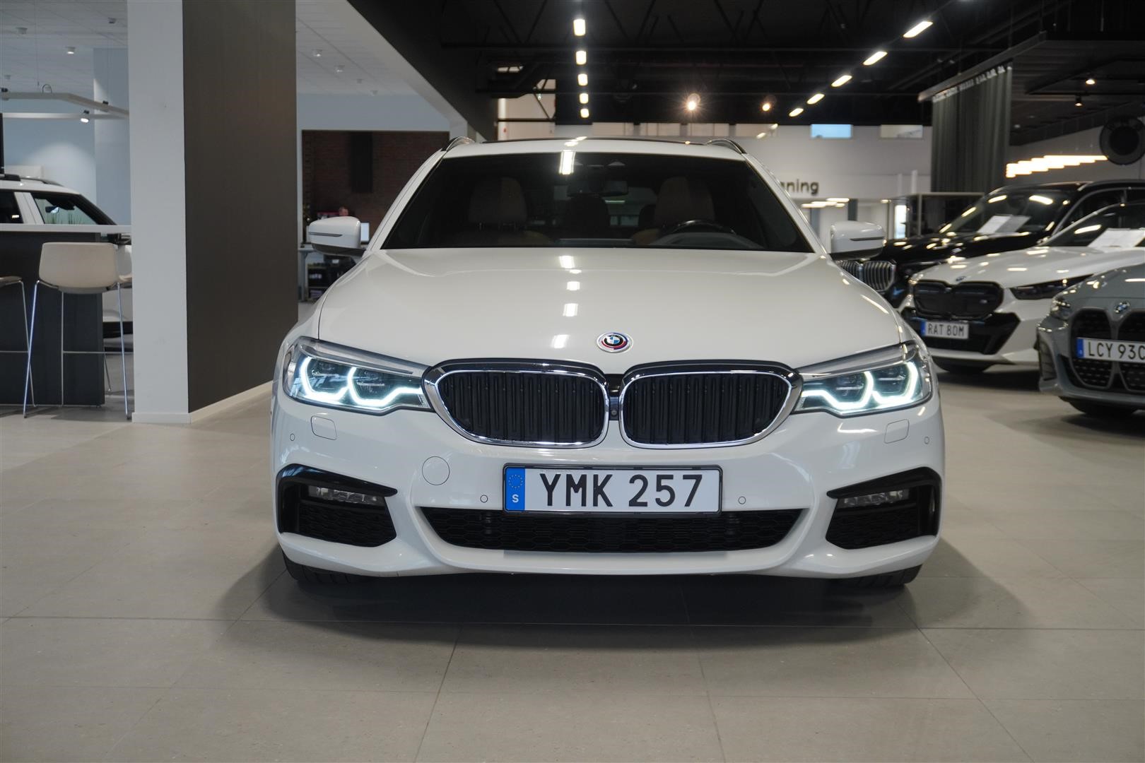 Touring M Sport Innovation Drag Pano H K HUD_1
